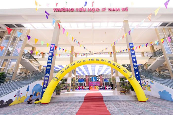 Hà Nội: Gửi mẫu thực phẩm, nước dùng đi xét nghiệm sau khi nhiều học sinh Trường Tiểu học Lý Nam Đế bị đau bụng, buồn nôn