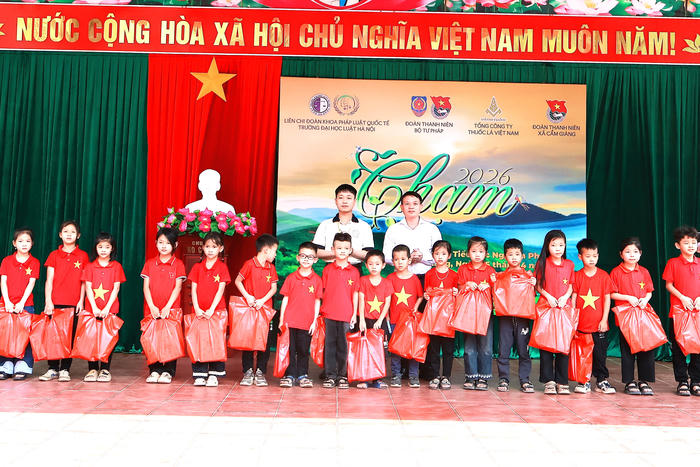 “Chạm” để lan toả yêu thương