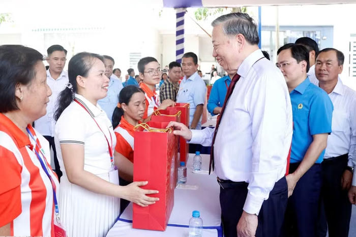 Tổng Bí thư, Chủ tịch nước động viên công nhân, người lao động ở TP Hồ Chí Minh