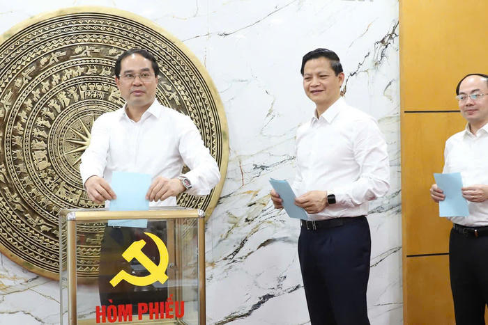 Tỉnh ủy Thái Nguyên bổ sung 1 Ủy viên Ban Thường vụ, điều động 39 cán bộ