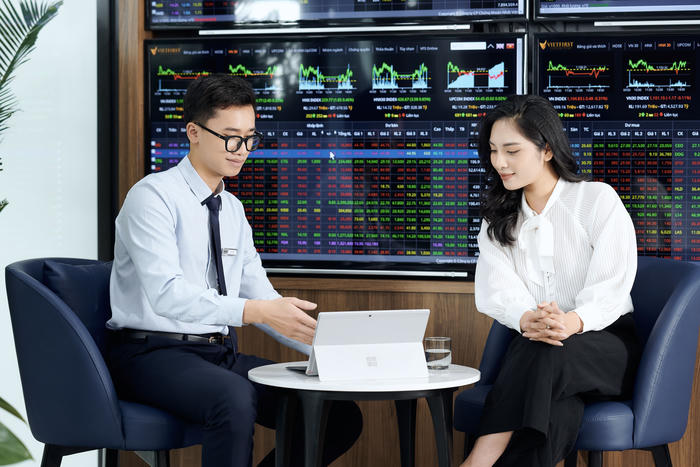 VN-Index áp sát mốc 1.900 điểm, chờ cú hích nâng hạng