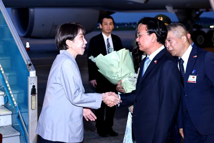 Thủ tướng Nhật Bản Takaichi Sanae đến Hà Nội, bắt đầu thăm chính thức Việt Nam