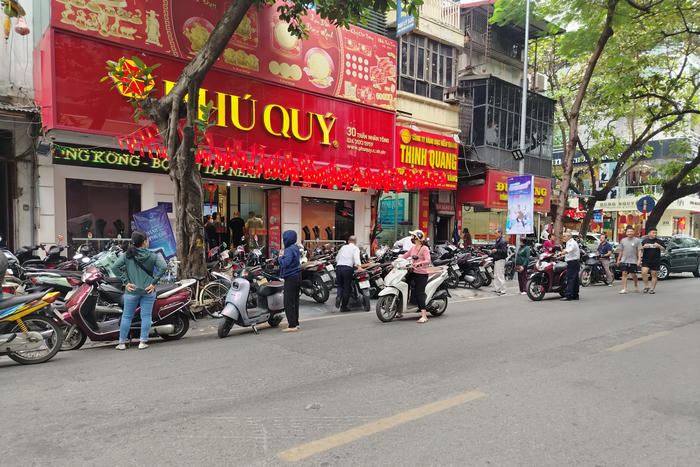 Vàng trượt dốc - bài học đắt giá cho tâm lý FOMO