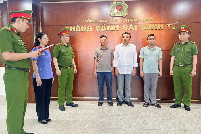 Thanh Hóa: Chưa làm xong đường, lãnh đạo xã và nhà thầu đã 'rút ruột' ngân sách