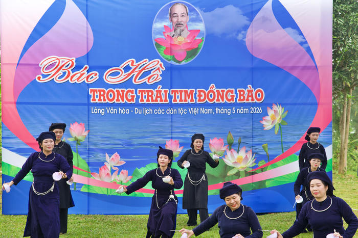 Bác Hồ trong trái tim đồng bào