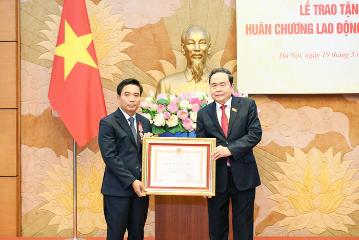 Chủ tịch Quốc hội trao Huân chương Lao động hạng Nhất tặng Thượng tướng Nguyễn Doãn Anh