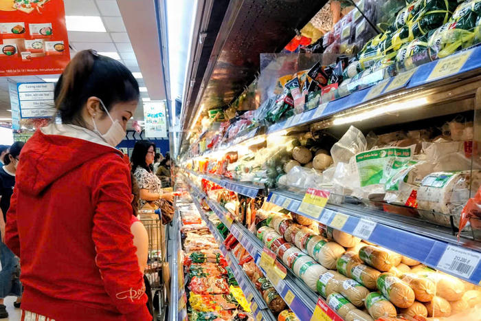 Người tiêu dùng dè dặt trong chi tiêu
