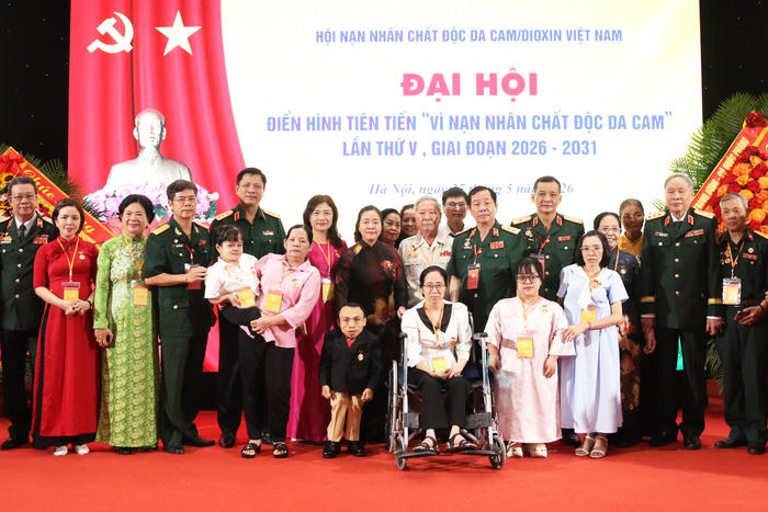 Chủ tịch Bùi Thị Minh Hoài dự Đại hội Điển hình tiên tiến “Vì nạn nhân chất độc da cam”