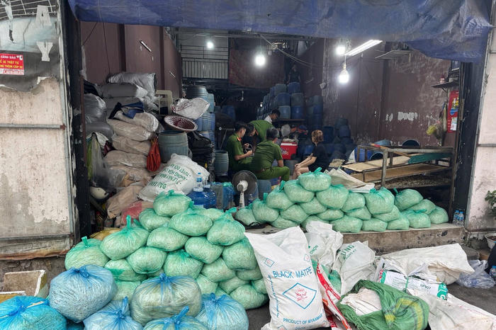TP Hồ Chí Minh: Triệt phá 3 cơ sở sản xuất hơn 1.000 tấn giá đỗ bẩn, độc hại