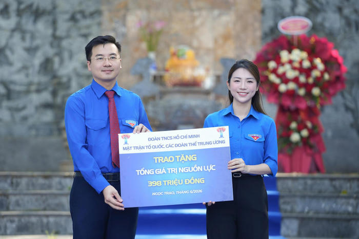 Trao nguồn lực gần 400 triệu đồng tại Lễ ra quân tình nguyện hè năm 2026 Trao nguồn lực gần 400 triệu đồng tại Lễ ra quân tình nguyện hè năm 2026