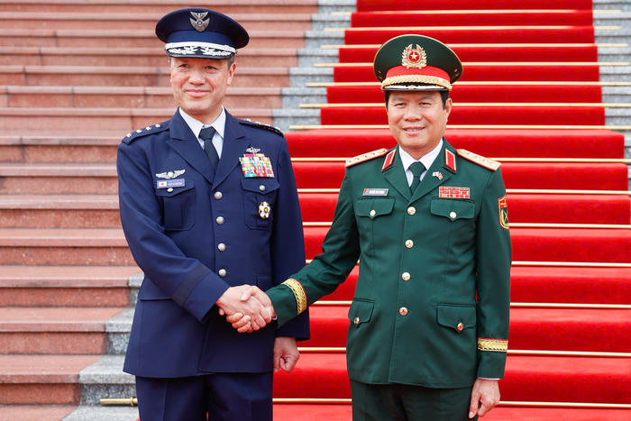 Đại tướng Nguyễn Tân Cương chủ trì lễ đón, hội đàm với Tham mưu trưởng Liên quân Nhật Bản Đại tướng Nguyễn Tân Cương chủ trì lễ đón, hội đàm với Tham mưu trưởng Liên quân Nhật Bản
