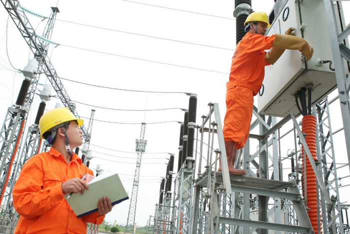 Nắng nóng kéo dài, nhu cầu sử dụng điện tăng kỷ lục: Ngành điện triển khai nhiều giải pháp bảo đảm cung cấp điện, hướng dẫn tiết kiệm điện