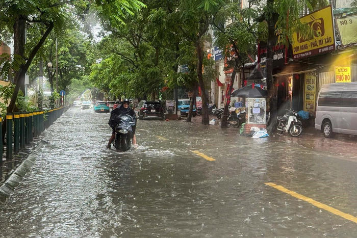 Thời tiết ngày 14/6: Cảnh báo mưa lớn tại trung du Bắc Bộ