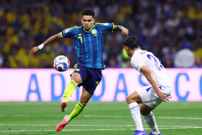 Colombia chơi nổi trội trước tân binh Uzbekistan, cầm 3 điểm sau trận ra mắt Colombia chơi nổi trội trước tân binh Uzbekistan, cầm 3 điểm sau trận ra mắt