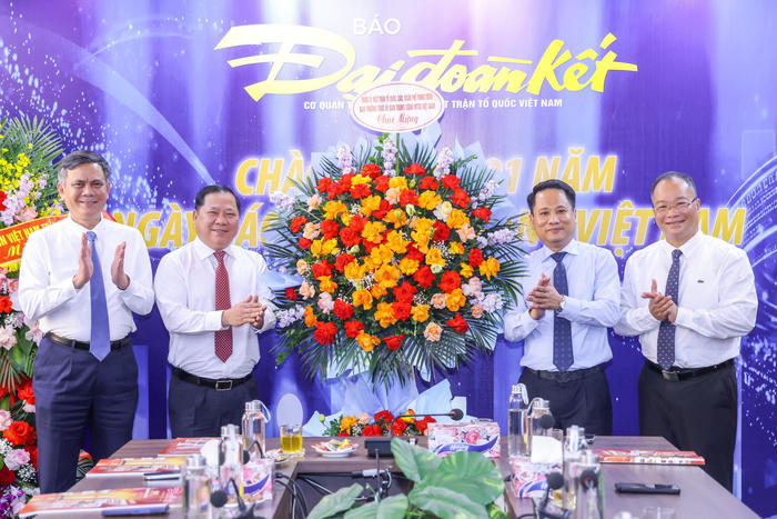 Báo Đại đoàn kết phải xứng đáng là kênh thông tin chủ lực của Mặt trận Tổ quốc Việt Nam Báo Đại đoàn kết phải xứng đáng là kênh thông tin chủ lực của Mặt trận Tổ quốc Việt Nam
