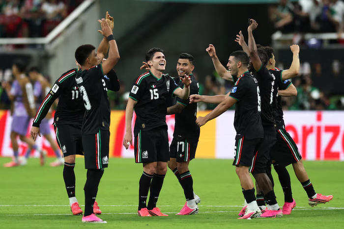 Mexico vượt qua Hàn Quốc, giành vị trí nhất bảng A Mexico vượt qua Hàn Quốc, giành vị trí nhất bảng A