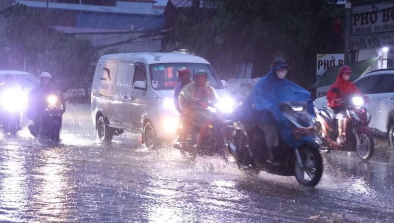 Thời tiết ngày 28/6: Nắng nóng chưa hạ nhiệt ở miền Trung, Bắc Bộ có nơi mưa to