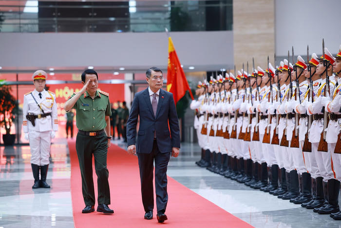 Thủ tướng: Xây dựng 'lá chắn an ninh kinh tế', 'tường lửa quốc gia' trên không gian mạng" Thủ tướng: Xây dựng 'lá chắn an ninh kinh tế', 'tường lửa quốc gia' trên không gian mạng"