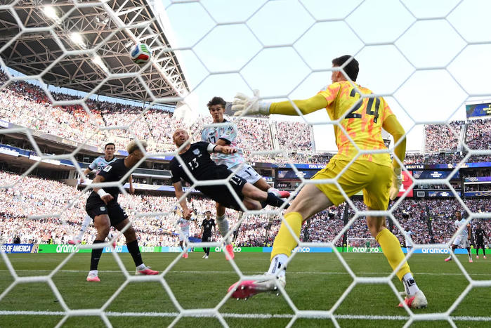 Bỉ chấm dứt giấc mơ World Cup của Mỹ với chiến thắng 4-1