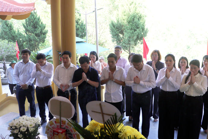 MTTQ tỉnh Tuyên Quang dâng hương tri ân các Anh hùng liệt sĩ