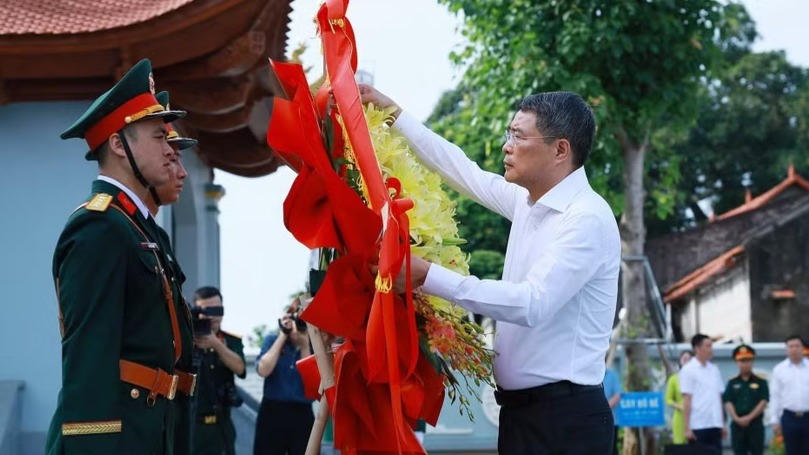 Thủ tướng Lê Minh Hưng tri ân các Anh hùng liệt sỹ tại tỉnh Lạng Sơn