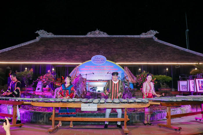 Chiêm ngưỡng bộ đàn đá kỷ lục và văn hóa Chăm đặc sắc tại Festival Biển Khánh Hòa 2026