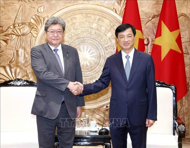 Trưởng Ban Tổ chức Trung ương tiếp Quyền Tổng Thư ký Đảng Dân chủ Tự do Nhật Bản