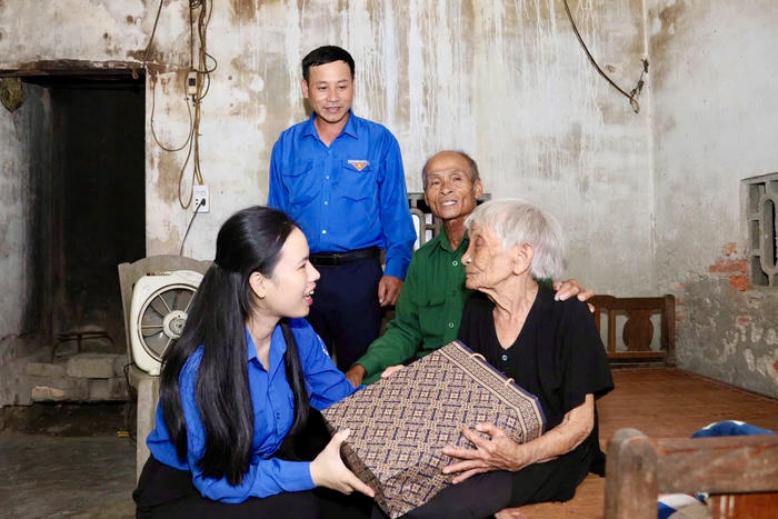 Lan tỏa ngọn lửa tri ân từ Ngã ba Đồng Lộc Lan tỏa ngọn lửa tri ân từ Ngã ba Đồng Lộc