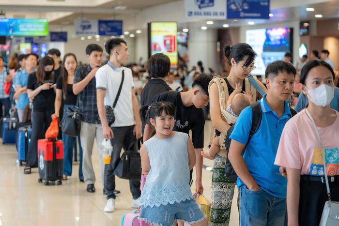 Ngành thuế hướng dẫn tạm hoãn xuất cảnh theo quy định mới