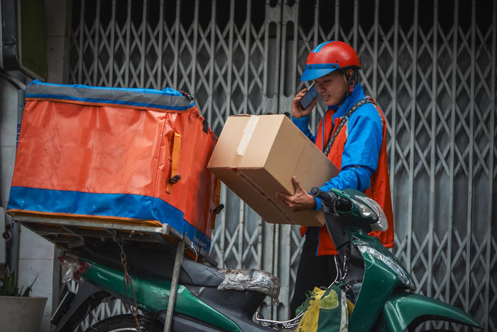 Các chủ shop gặp khó khăn gì khi bán hàng trên sàn thương mại điện tử?