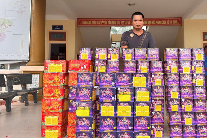 Khởi tố đối tượng mua bán gần 300kg pháo hoa nổ trái phép