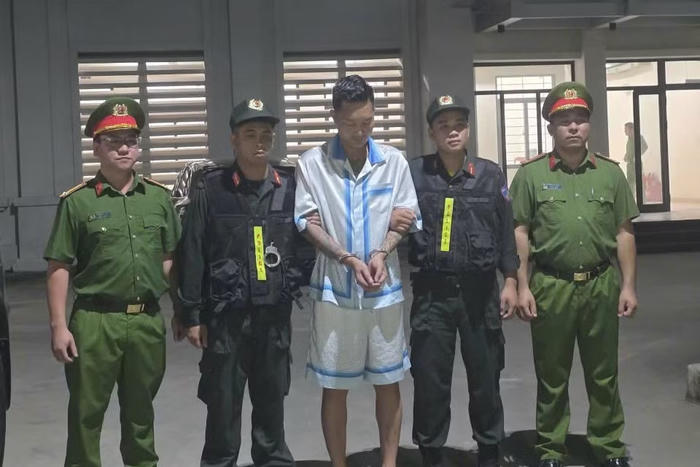Khởi tố vợ chồng Huấn Hoa Hồng