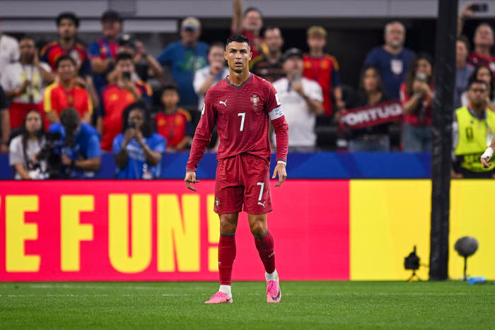 Ronaldo úp mở chuyện giải nghệ