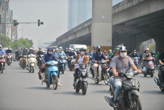 Ngày 17/8, Hà Nội nắng nóng, chiều tối có mưa dông