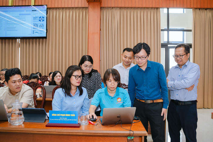 Từ nền tảng số đến gần dân hơn