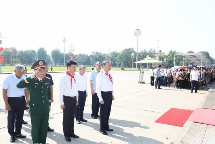 81 năm Quốc khánh 2/9: Tổng Bí thư, Chủ tịch nước tưởng nhớ Chủ tịch Hồ Chí Minh