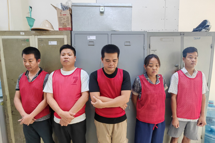 Hà Nội: Khởi tố 5 đối tượng đổ trái phép hơn 33.500 tấn chất thải xây dựng