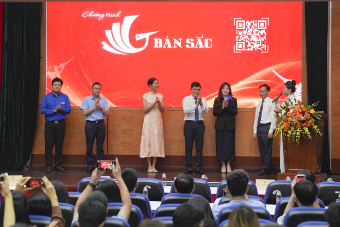 Lan tỏa văn hóa Việt Nam trên không gian mạng Lan tỏa văn hóa Việt Nam trên không gian mạng