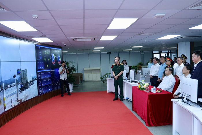Phó Thủ tướng Thường trực Phạm Gia Túc khảo sát mô hình logistics, cửa khẩu thông minh tại Lạng Sơn