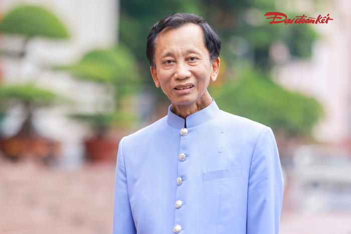Tuổi cao - Gương càng sáng