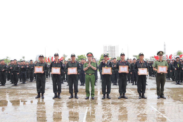 [SHORT] Trung đoàn Cảnh sát Cơ động dự bị chiến đấu Công an tỉnh Bắc Ninh thực hành các nội dung huấn luyện
