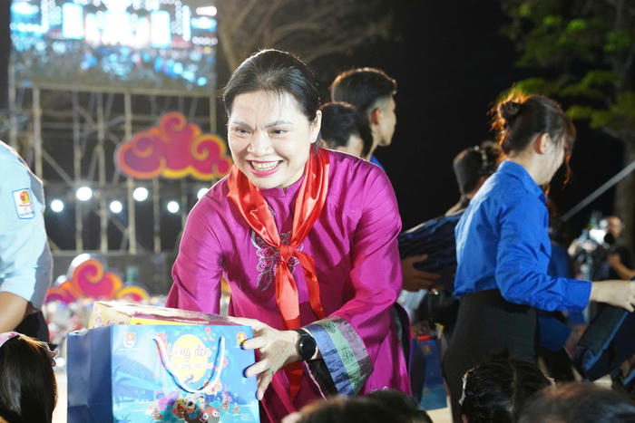 “Lồng đèn thắp sáng ước mơ”- Lan tỏa yêu thương, tiếp sức ước mơ thiếu nhi