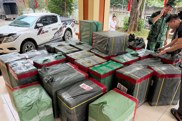 Lào Cai: Bắt vụ vận chuyển trái phép 21.000 bao thuốc lá nhập lậu
