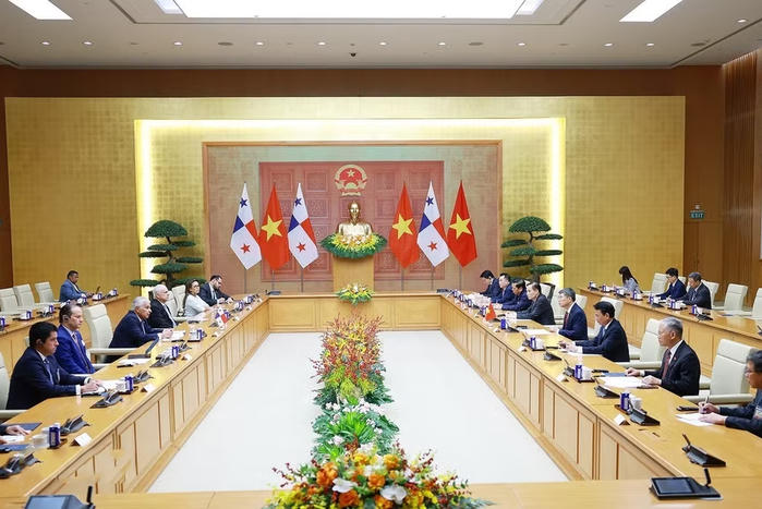 Thủ tướng Lê Minh Hưng hội kiến Tổng thống Panama José Raúl Mulino
