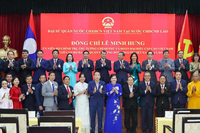 Thủ tướng: Quan hệ đặc biệt Việt Nam - Lào 'được nuôi dưỡng từ nhân dân'