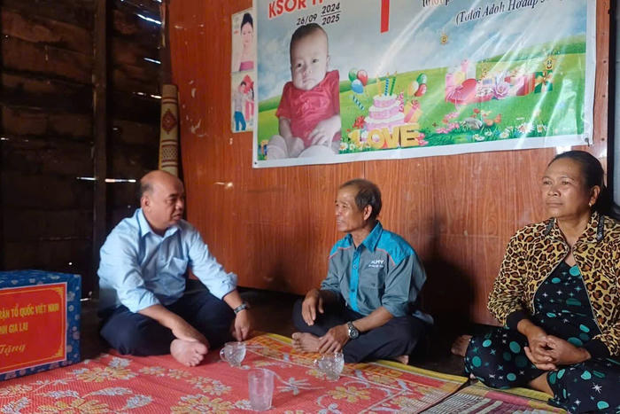 Mặt trận Gia Lai tiếp sức gia đình khó khăn vừa trở về từ Thái Lan
