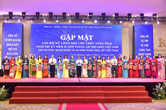 Tuyên Quang gặp mặt, tôn vinh cán bộ nữ lãnh đạo nhân Ngày Phụ nữ Việt Nam