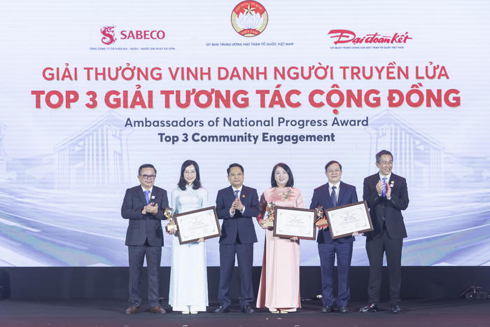 Báo Đại đoàn kết tiếp tục hành trình “Vinh danh Người truyền lửa”