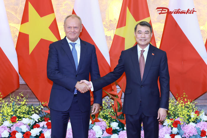 Thủ tướng Lê Minh Hưng chủ trì lễ đón và hội đàm với Thủ tướng Ba Lan