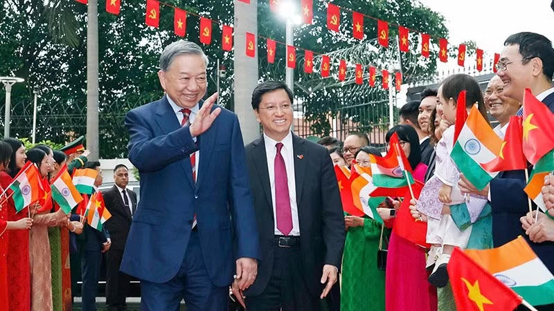 Tổng Bí thư, Chủ tịch nước Tô Lâm gặp gỡ cộng đồng người Việt Nam tại Ấn Độ
